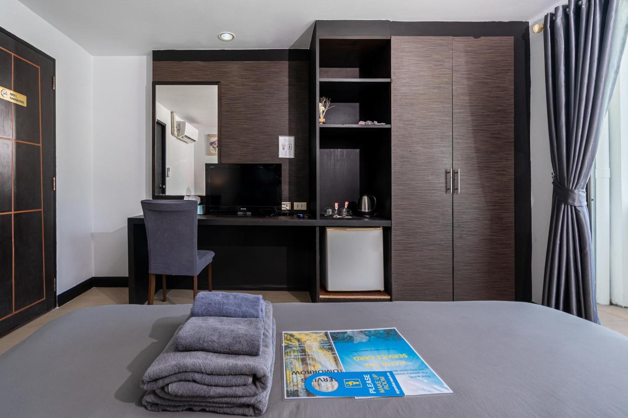 Black Pantera Hostel Patong Εξωτερικό φωτογραφία