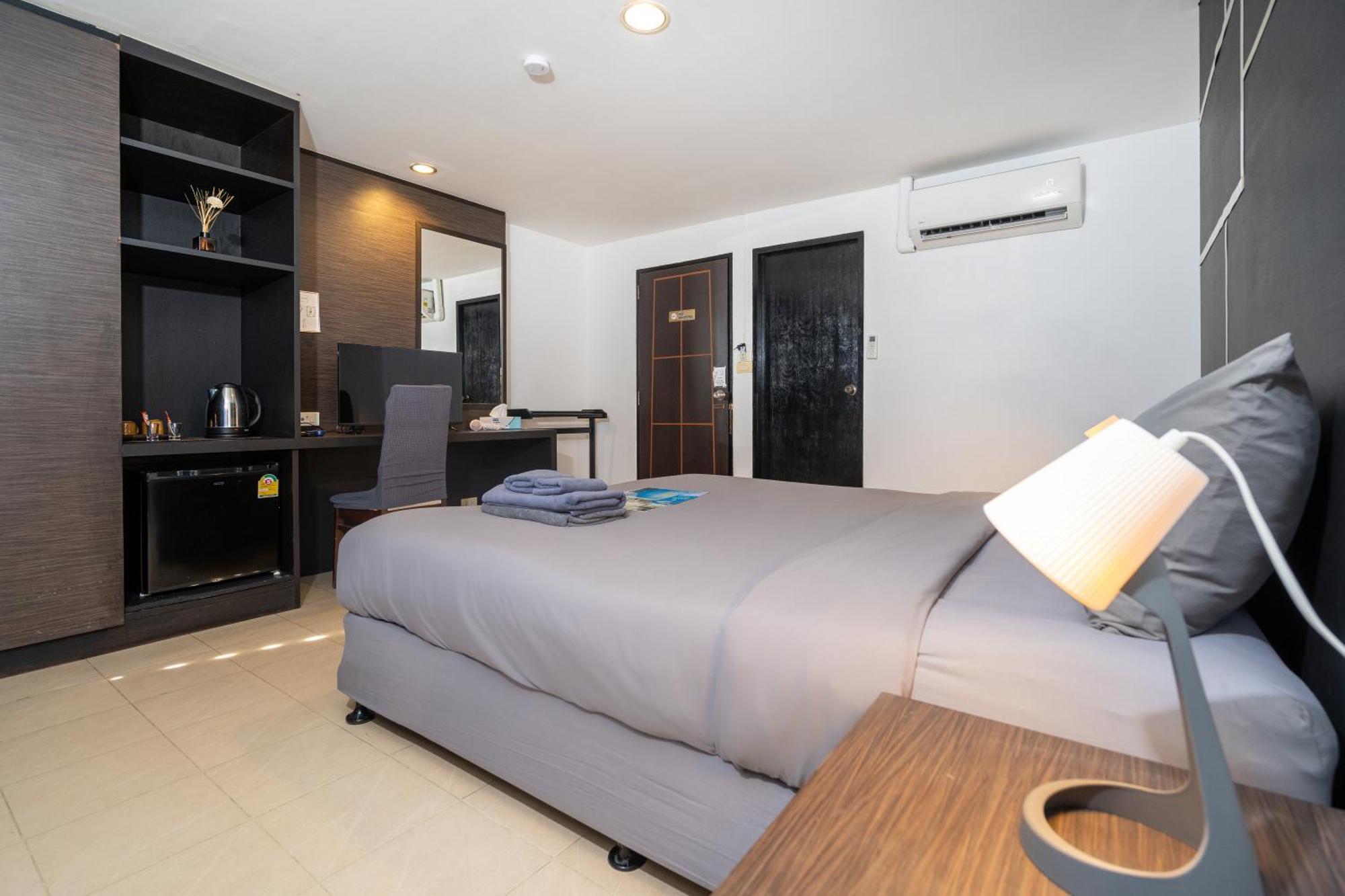 Black Pantera Hostel Patong Εξωτερικό φωτογραφία